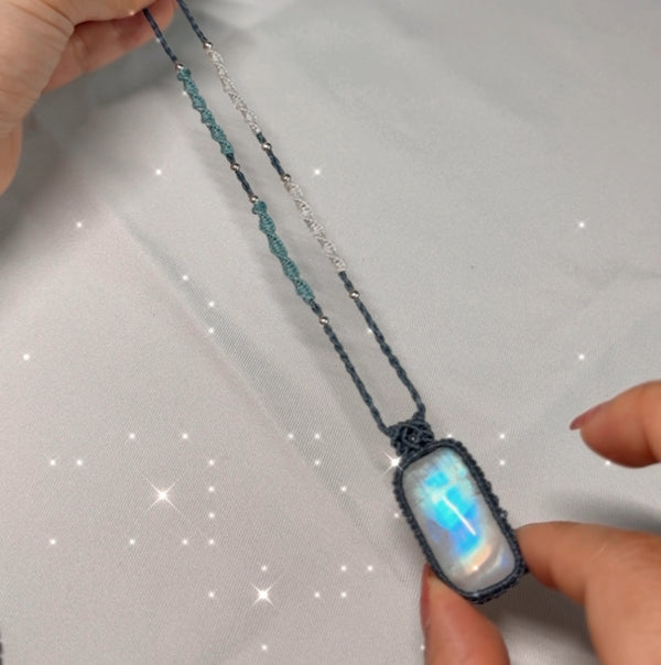 彩光月亮石蠟線編織頸繩|粉藍色