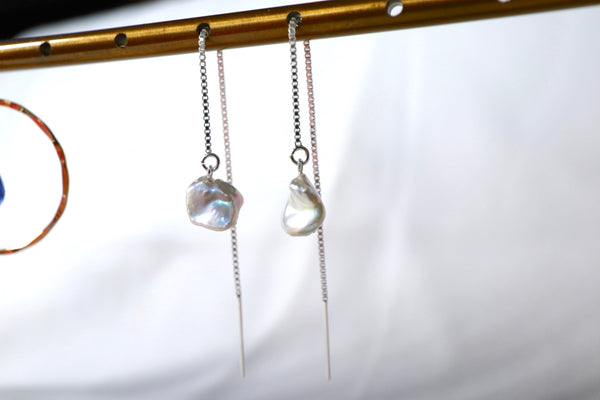 幻彩光隨形珍珠長耳環|925純銀