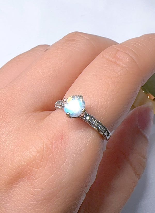 Moonstoneholic極品藍光月亮石戒指|925純銀