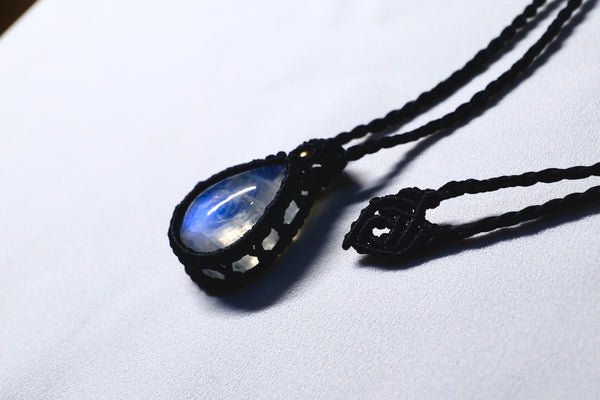 月亮石水滴蠟線編織頸繩|黑色