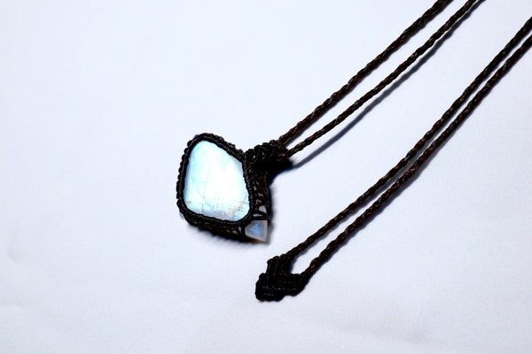 彩光月亮石蠟線編織頸繩|灰啡色