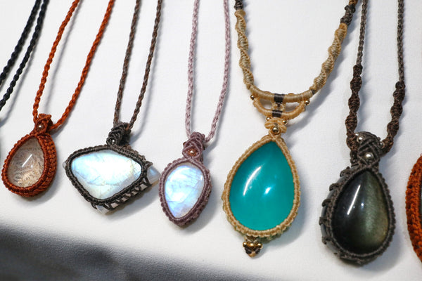 彩光月亮石蠟線編織頸繩|灰啡色