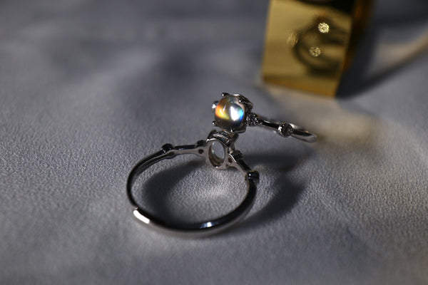 Moonstoneholic極品彩光月亮石點綴戒指|925純銀