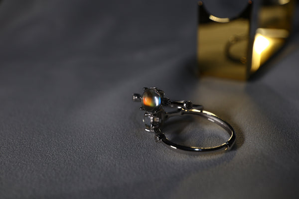 Moonstoneholic極品彩光月亮石點綴戒指|925純銀
