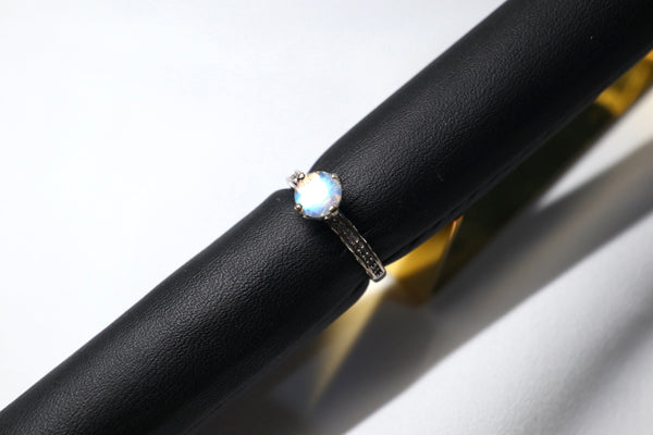 Moonstoneholic極品藍光月亮石戒指|925純銀