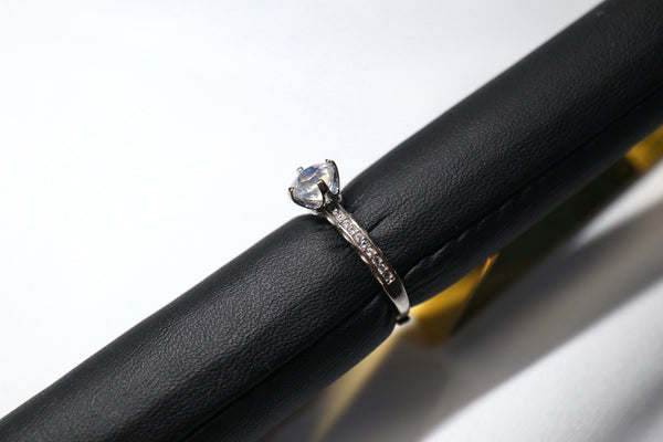 Moonstoneholic極品藍光月亮石戒指|925純銀