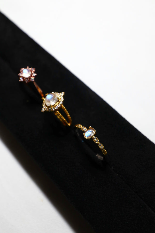 高品質清透藍光月亮石戒指|18K鍍金|金色