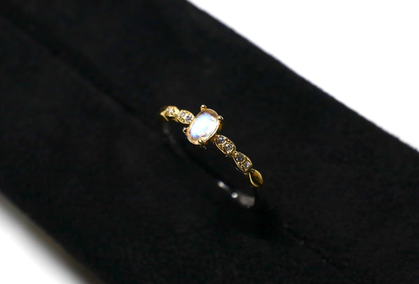 高品質清透藍光月亮石戒指|18K鍍金|金色