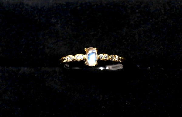 高品質清透藍光月亮石戒指|18K鍍金|金色