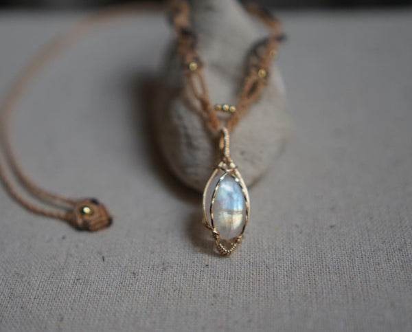 月亮石花蕾吊墜配蠟線編織項鏈|14K注金|金色