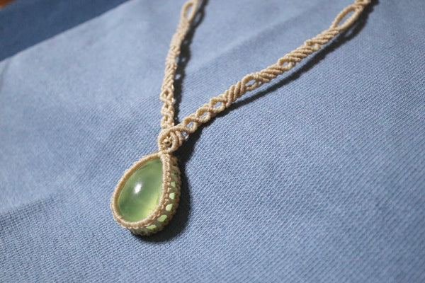 葡萄石水滴蠟線編織頸繩|米色