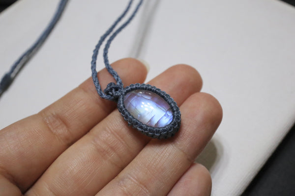 彩光月亮石蠟線編織頸繩|淺藍色