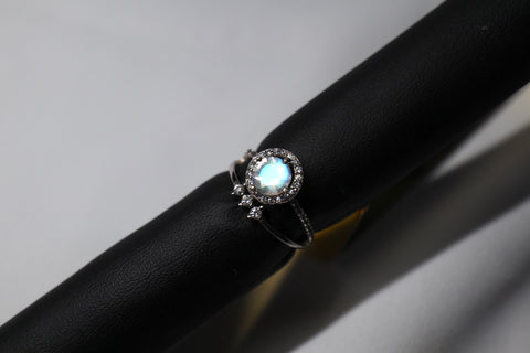 Moonstoneholic Illuminating Moonstone Crown Ring｜925 Sterling Silver